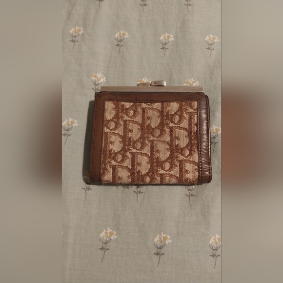 DIOR kiss lock compact wallet - Picture 2 of 9